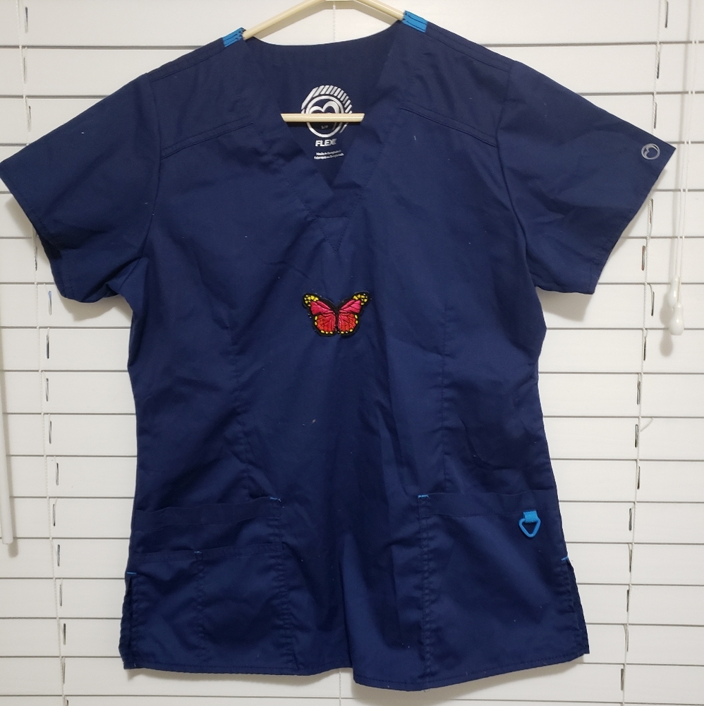 SCRUB TOP